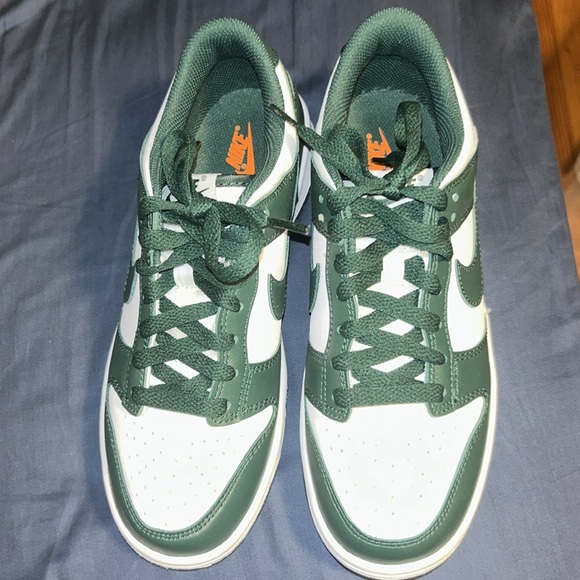 Size 6 Nike green Michigan dunks worn once great condition! - Picture 2 of 6